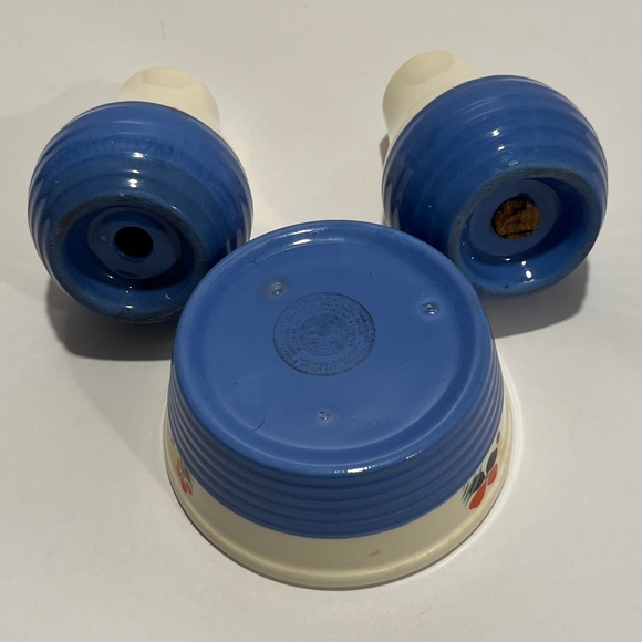Universal Potteries Blue Bell Salt & Pepper Shakers and Circus Pattern Bowl - Picture 3 of 6